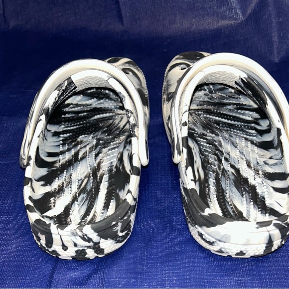 CROCS Kids Zebra Pattern Clogs - Picture 5 of 7